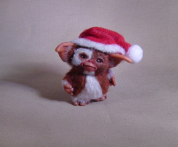 1:12 Miniature Gizmo Mogwai with box Santa Hat agzr studios