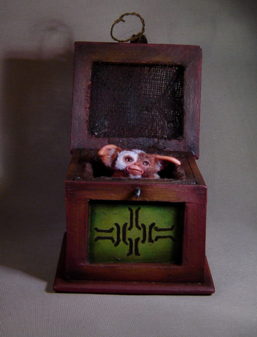 1:12 Miniature Gizmo Mogwai with box dollhouse doll agzr studios