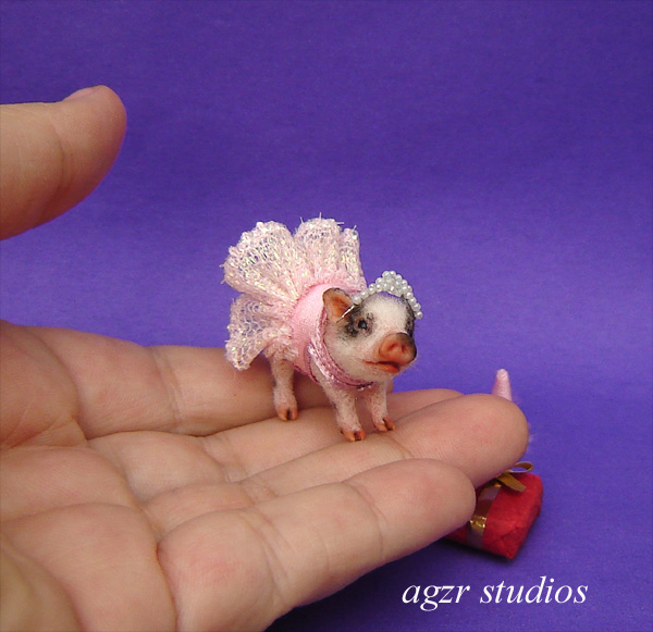 1:12 dollhouse miniature furred piglet with dress dressed pet animal dollhouse