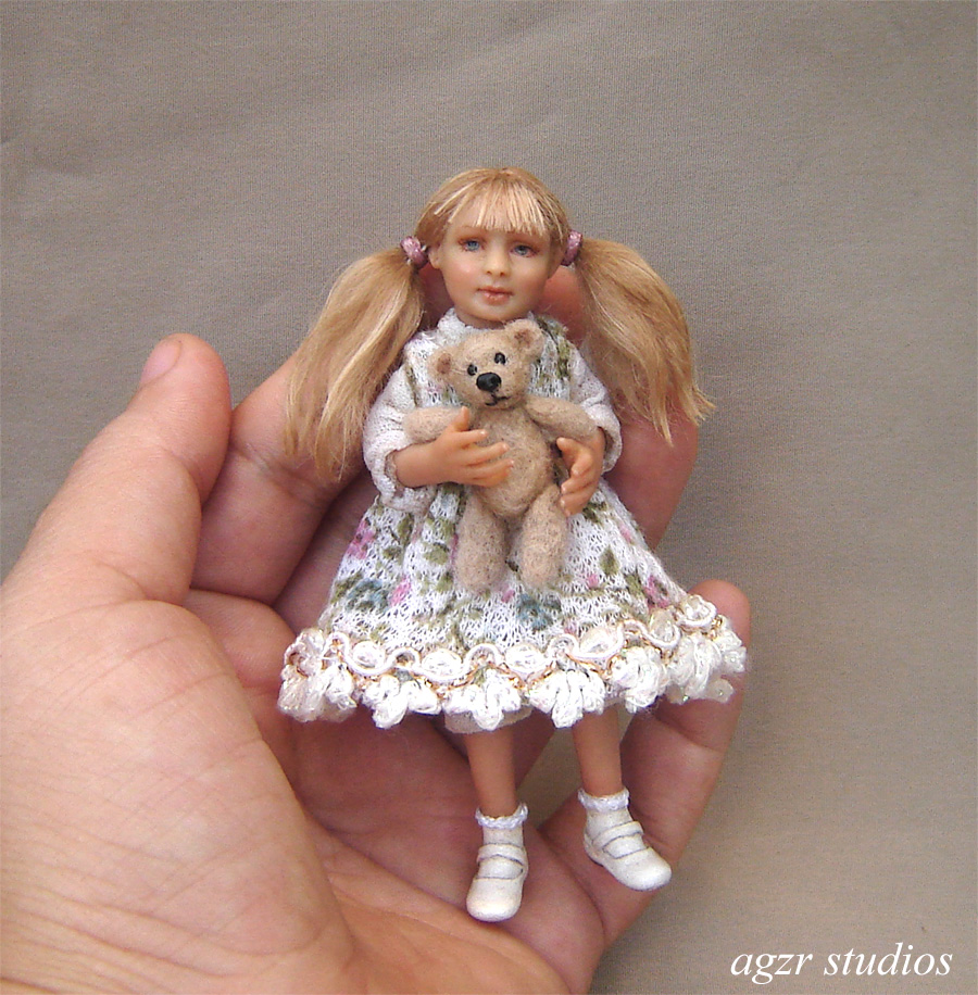 Miniature 1:12 little girl doll art dollhouse diorama roombox ooak in polymer clay realistic