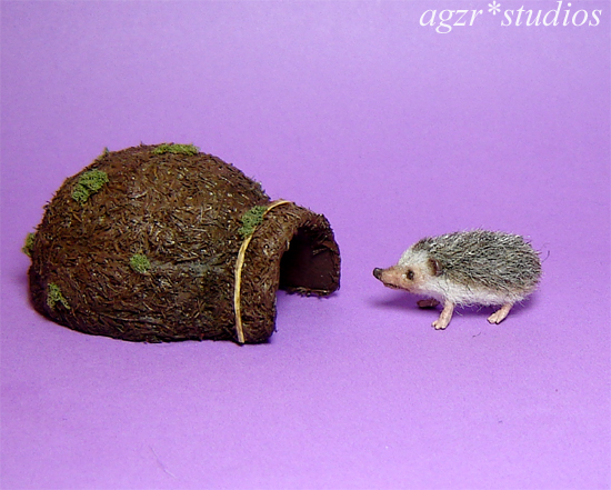 1:12 miniature hedgehog mini furred pet realistic & house