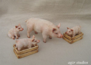 Handsculpted 1:12 scale pig & piglets for dollhouse diorama roomboxes ooak