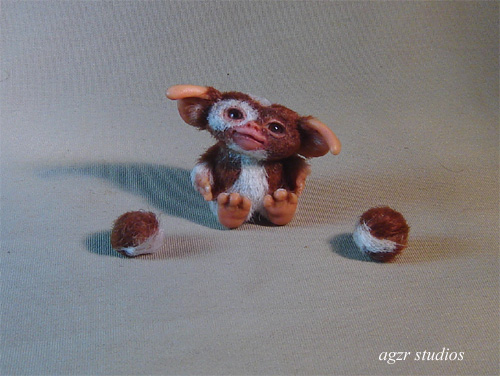 1:12 Miniature sitting Gizmo Mogwai with box a gabriela z rodriguez