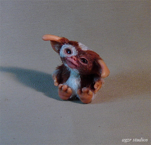 Gizmo Mogwai furred doll miniature dolllhouse diorama roombox collector item