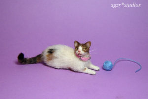 Ooak 1:12 lying calico cat handmade & furred realistic dollhouse kitten