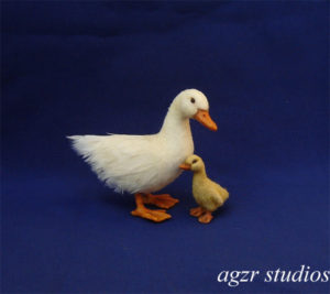 1:12 miniature momma pekin duck & duckling
