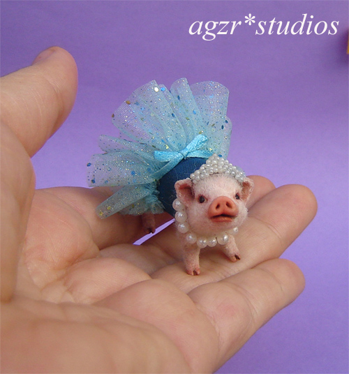 1:12 micro pig piglet dressed little princess & tiara ballerina