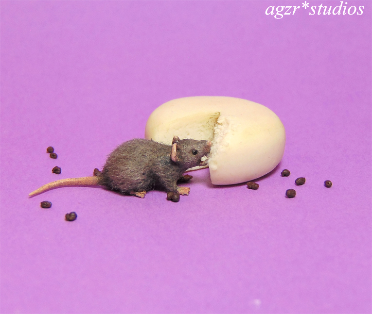 1:12 furred miniature grey rat mouse eating cheese handmade