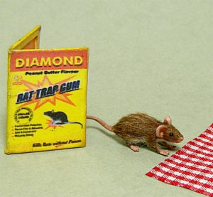 1:12 furred miniature brown rat mouse with trap dollhouse lifelike