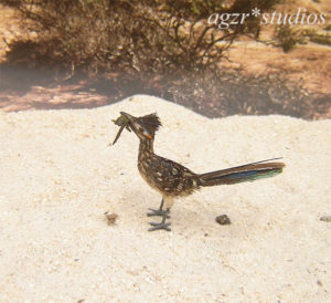 1:12 dollhouse miniature road runner bird & lizard in mouth