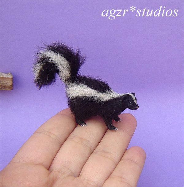 1:12 realistic skunk furred handsculpted animal zorrillo apestoso